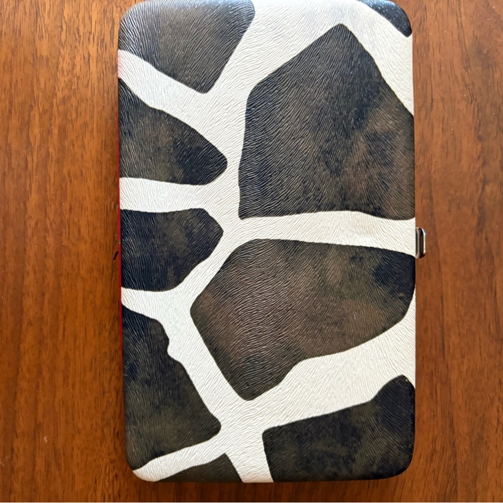 Giraffe Print Wallet - Picture 2 of 3